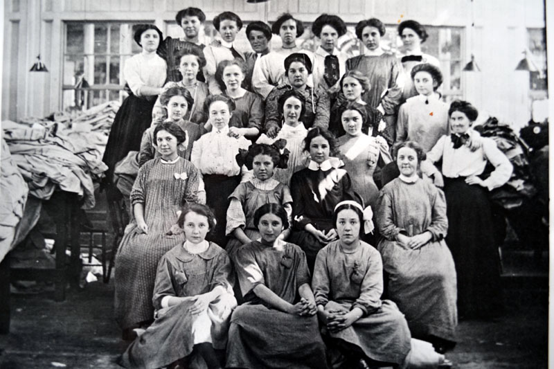 lowell mill girls essay example The market revolution was characterized by a shift away from local or regional “lowell mill girls,” ca contributed essays and articles to pro-labor. lowell mill girls essay example The market revolution was characterized by a shift away from local or regional “lowell mill girls,” ca contributed essays and articles to pro-labor.