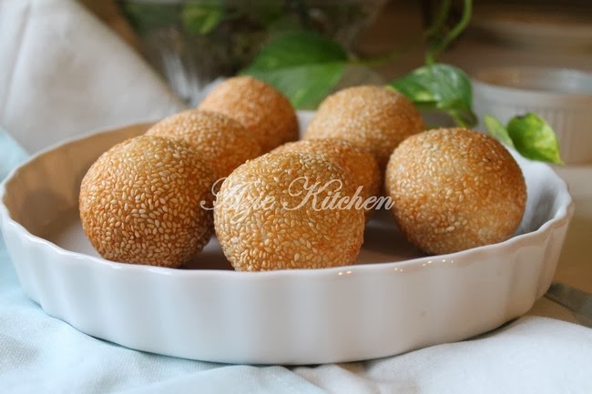 Kuih Bom Asli Berinti Kacang Hijau Azie Kitchen