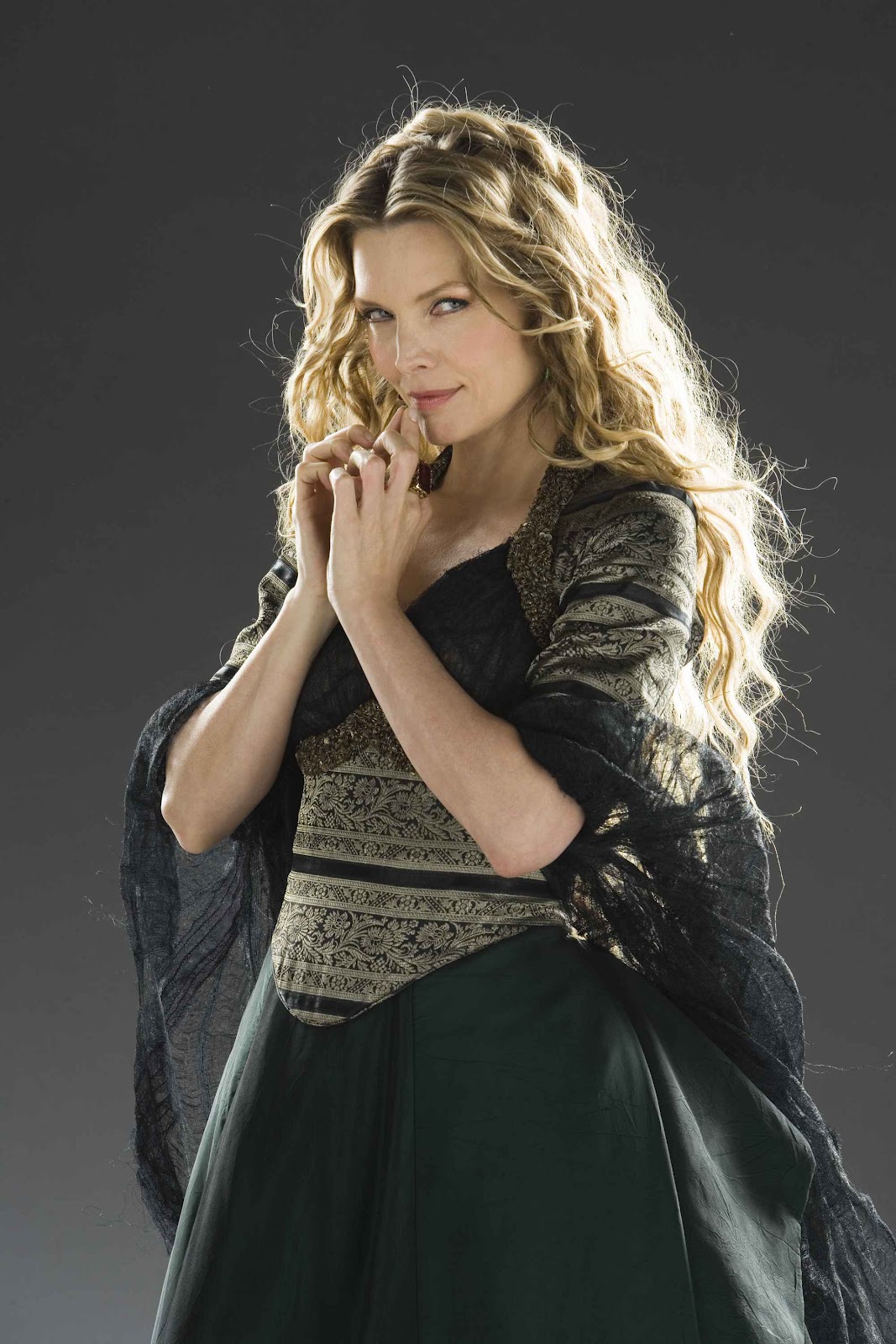 http://2.bp.blogspot.com/-Oo_vWJBIxUY/TzUzzJXvt_I/AAAAAAAALZE/HhKtv0gBggo/s1600/Michelle+Pfeiffer+as+Evil+Witch+Lamia+2.jpg