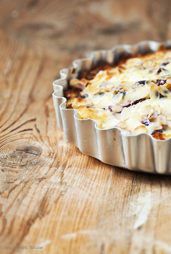 Kirschkuchen mit Mandeln und Schmand superschnell und einfach