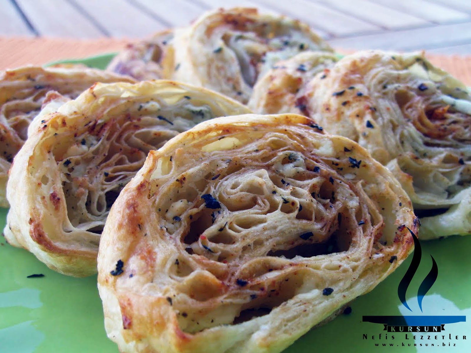 Nefis Lezzetler Peynirli Baharatlı Çıtır Rulo Börek