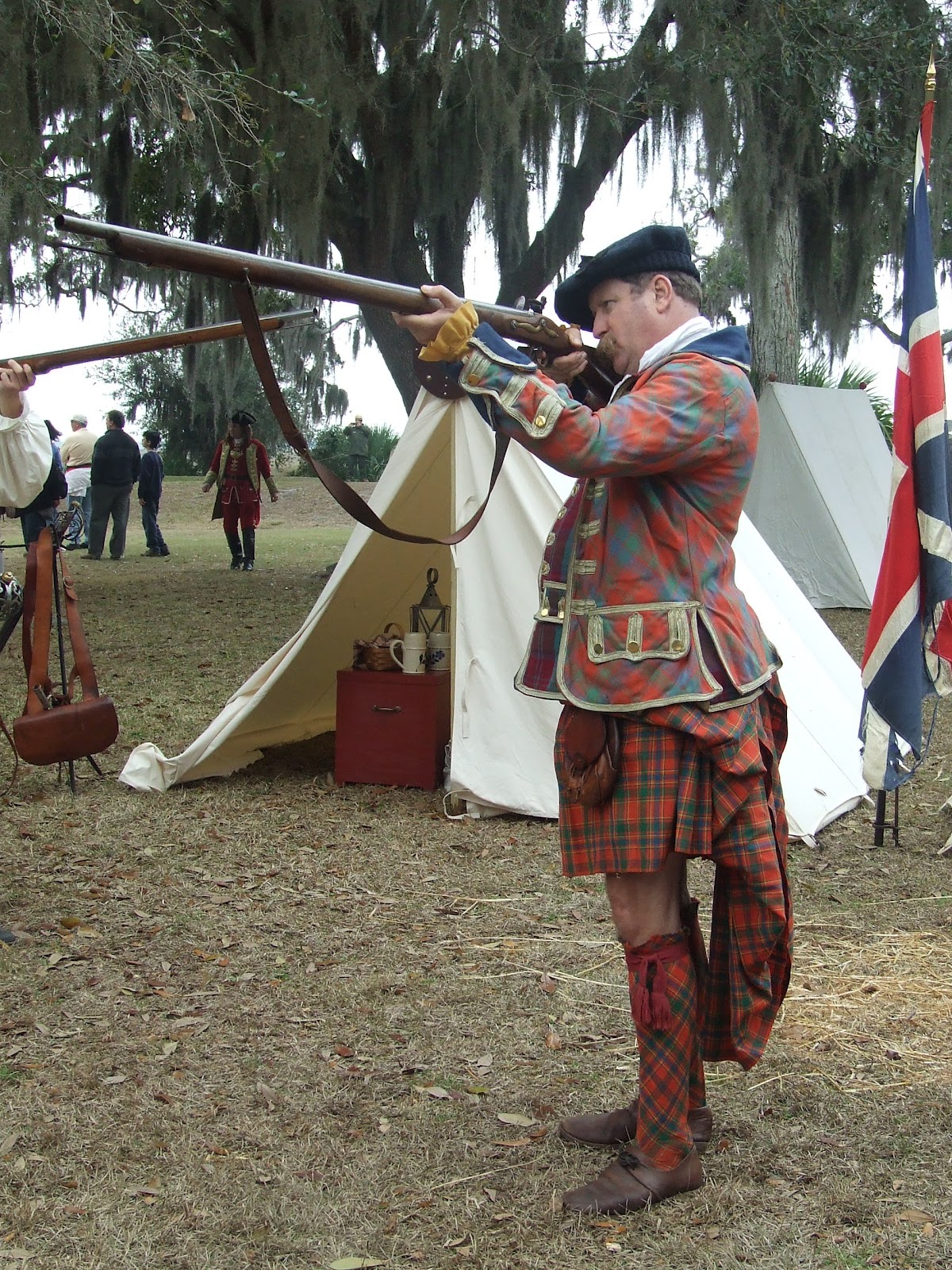 Flintlock and tomahawk Highlanders in