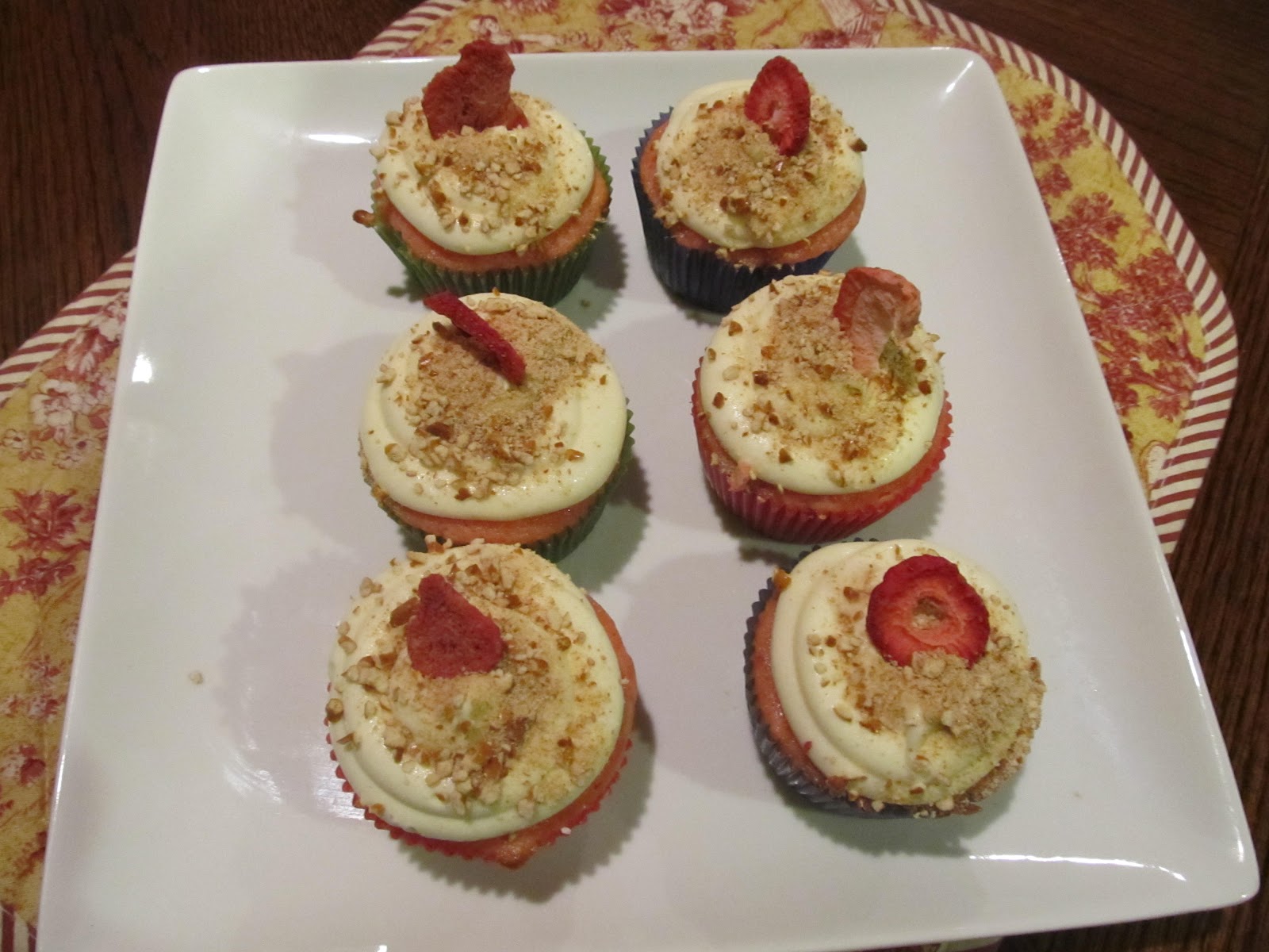 Berlea's Mind Week 22 Strawberry Pretzel Cupcakes