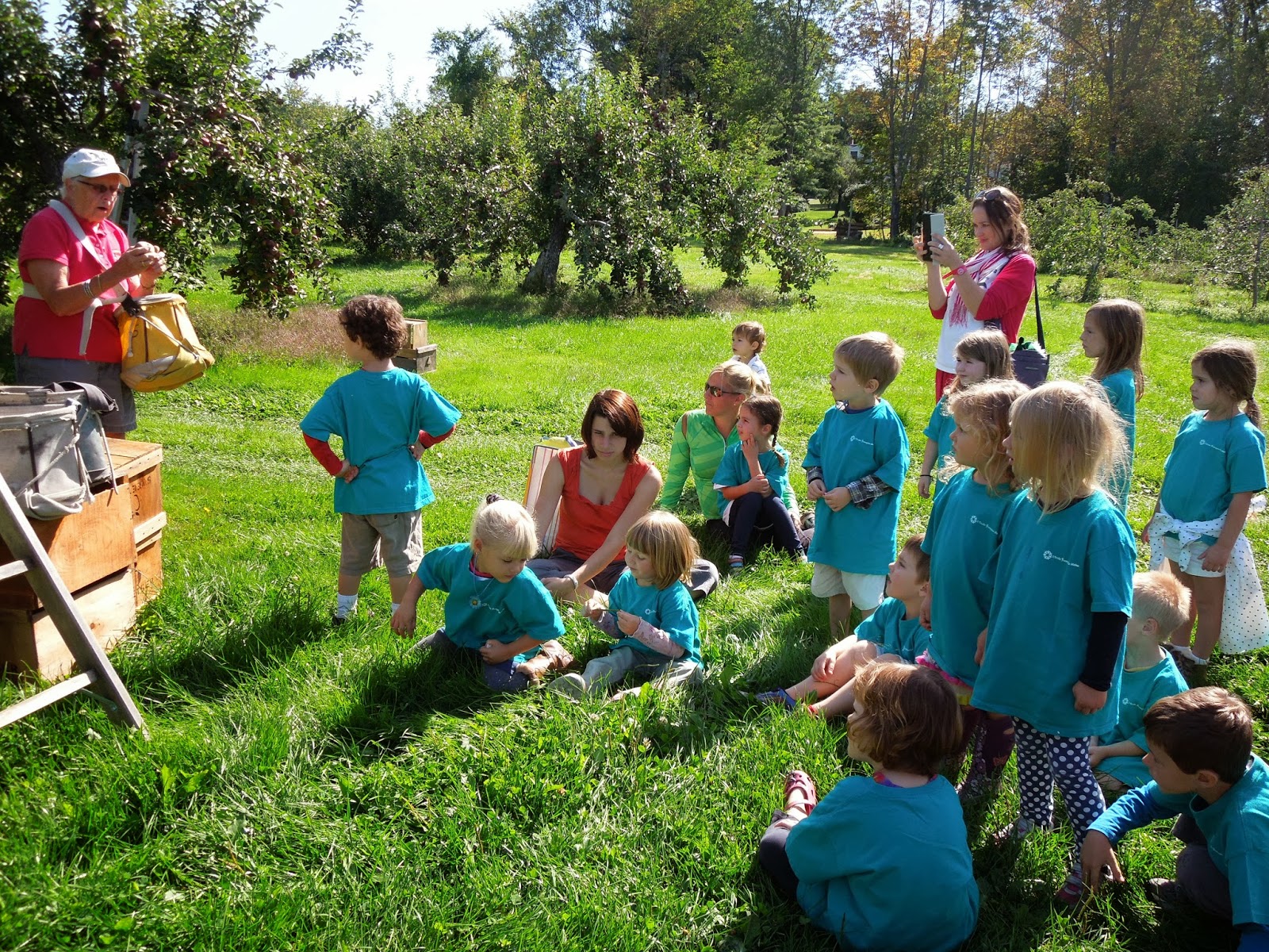 L'Ecole Française du Maine Apple Picking field trip for preschool and kindergarten