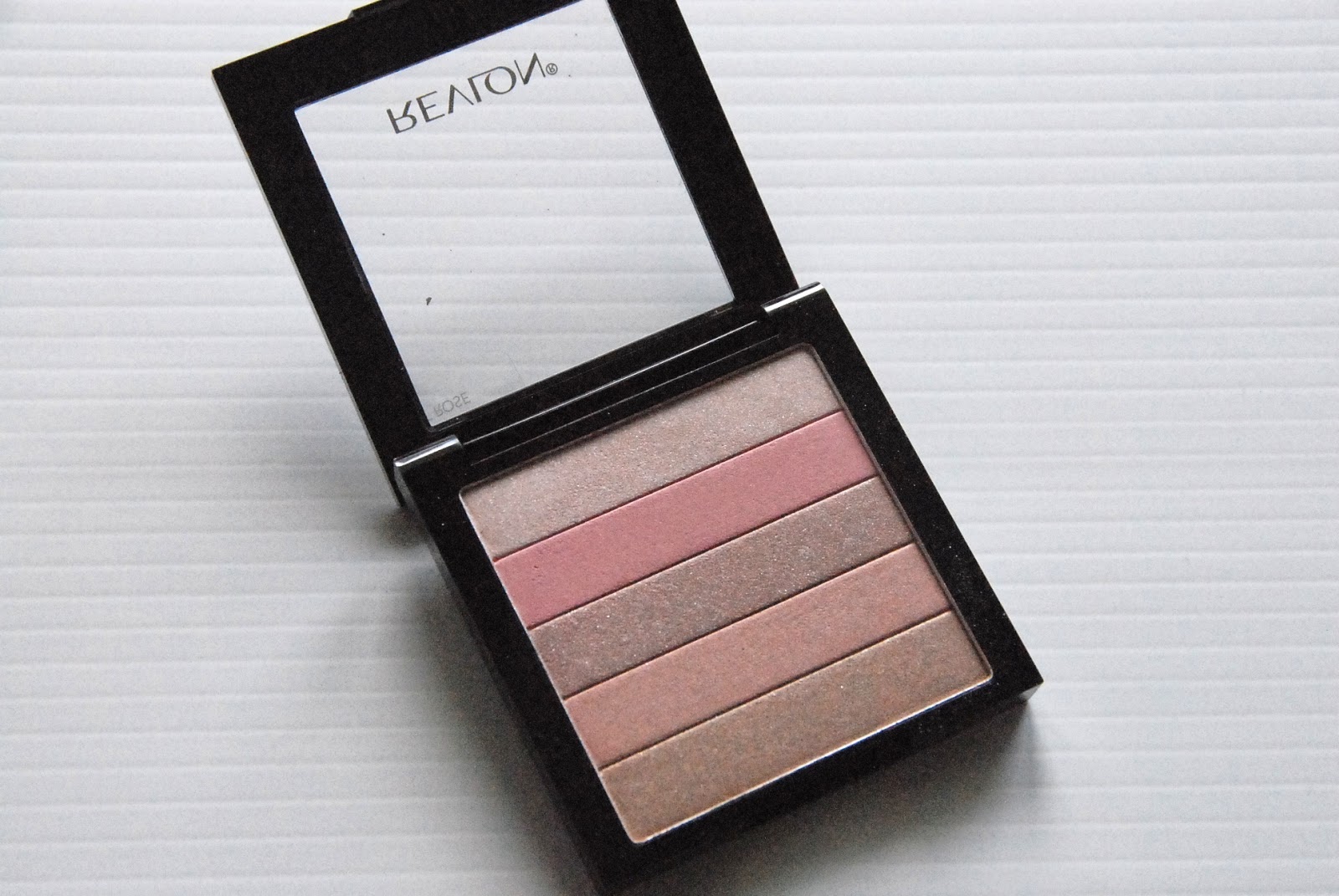 Beauty Makeup Etc Revlon Highlighting Palette in Rose Glow