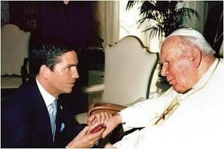 Peuple - L'avortement doit cesser et cessera! Jim+Caviezel+meeting+Pope