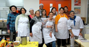 NUESTRO EQUIPO EN LA COCINA