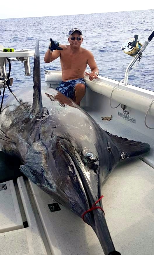 International Fishing News HAWAII angler catch a 1,368 pound blue marlin