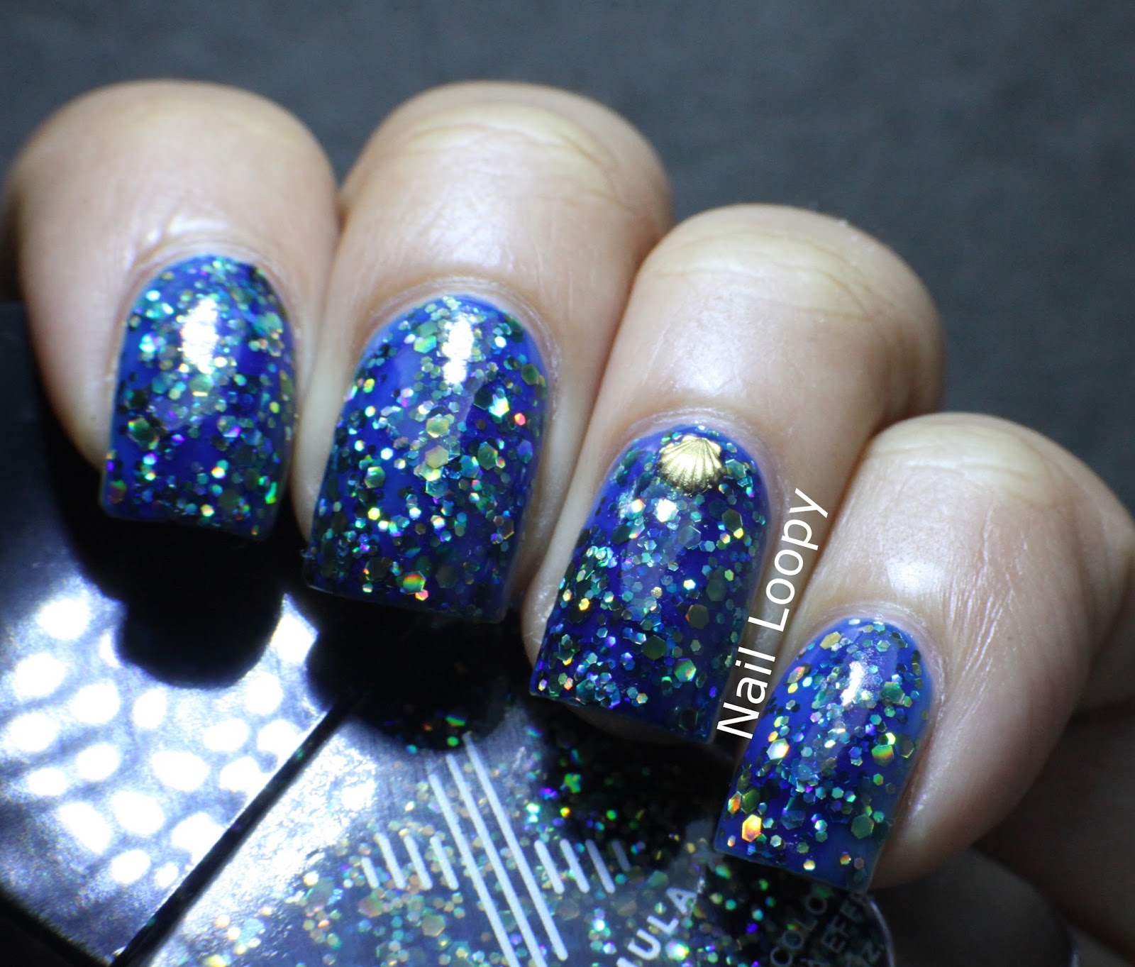 Beautiful gold glitter nail designs Beautiful gold glitter nail designs