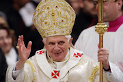 Levamos unos días escuchando las noticias por la dimisión del Papa Benedicto . el papa