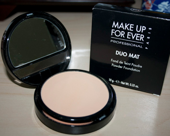 Review Make Up Forever Duo Mat Powder Foundation Glamour Detective