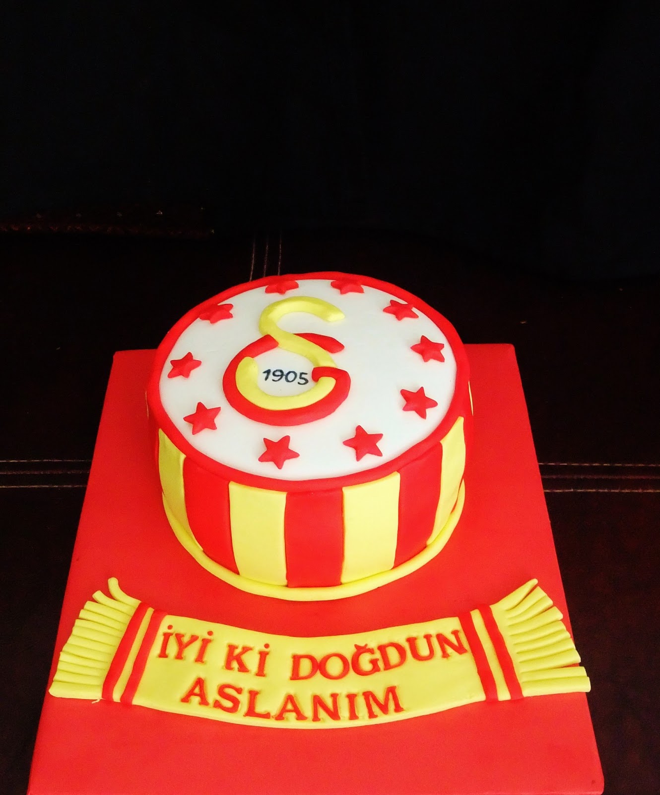 galatasaraylı yaş pasta