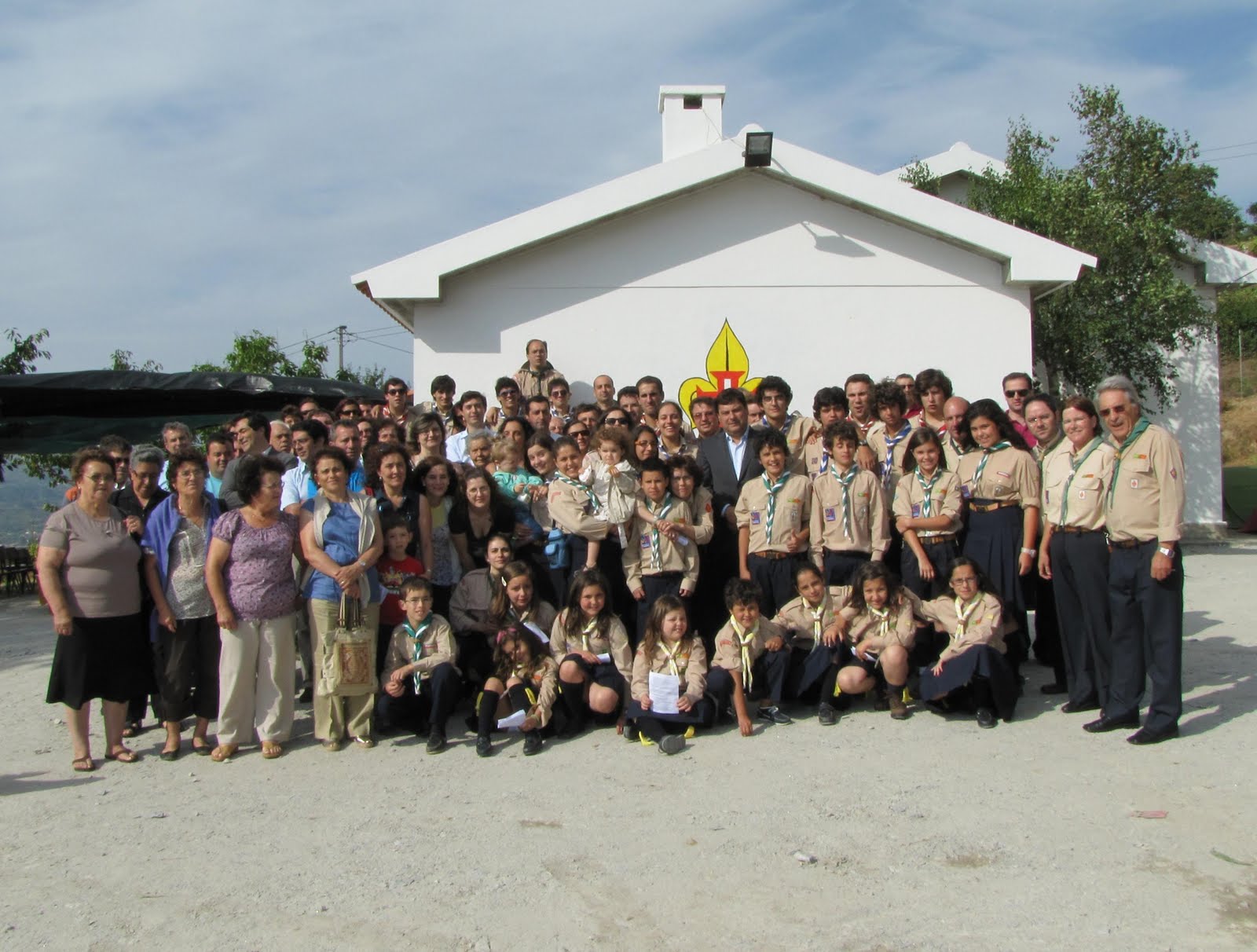 PAUSRESENDE António inaugura sede dos Escuteiros de Resende