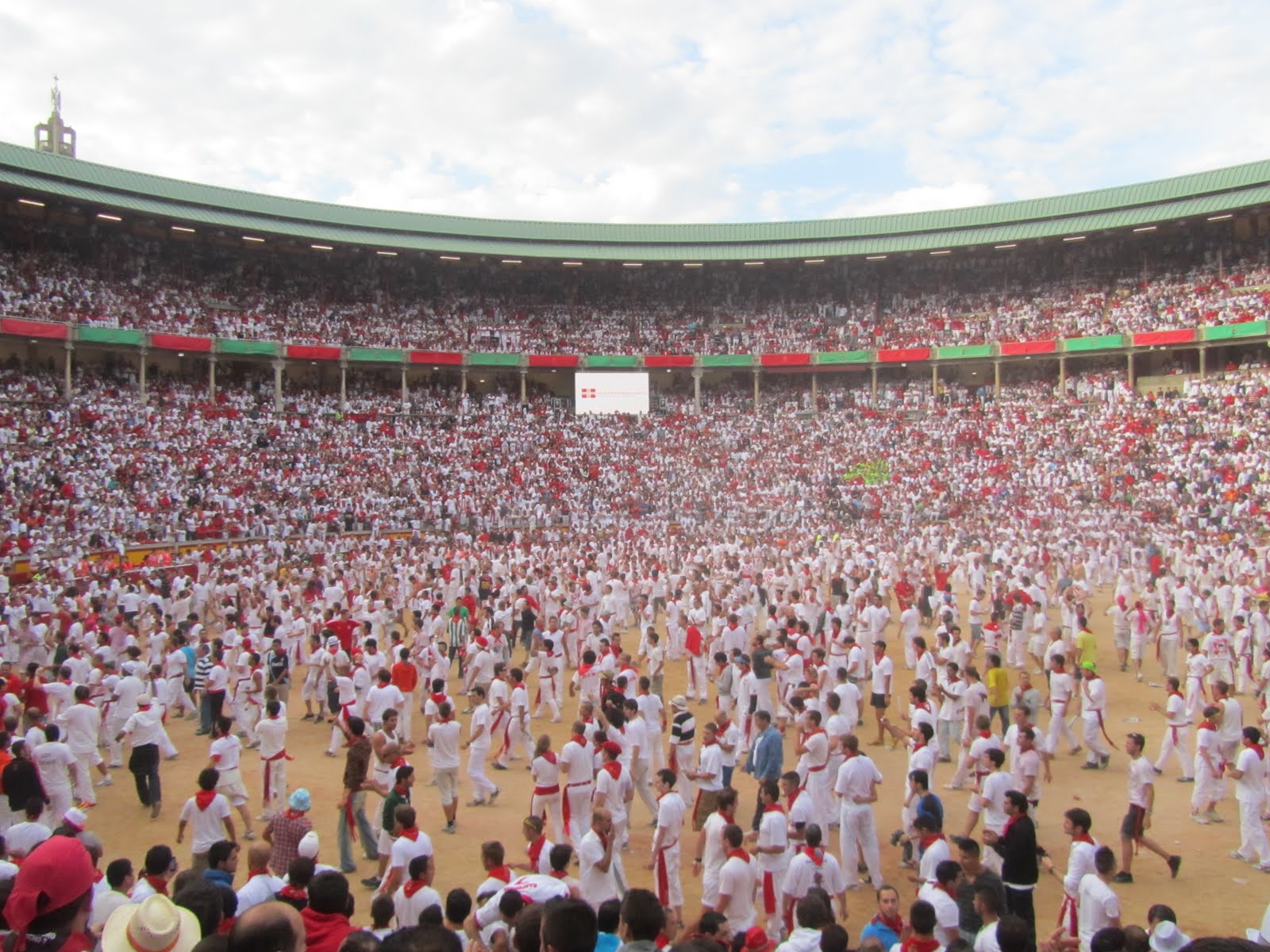 Aventuras en España El encierro The Running of the Bulls in Pamplona