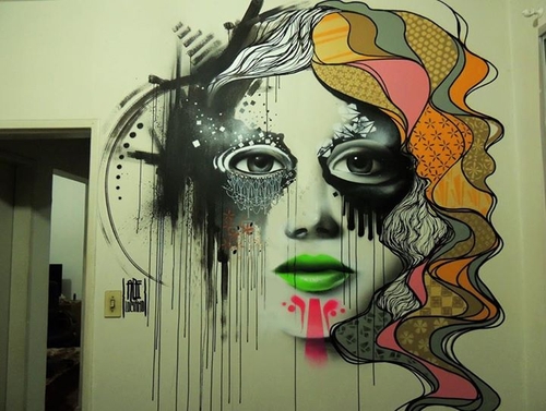 20-Aqi Luciano-Street-Art-Paintings-with-Expressions-that-Talk-www-designstack-co