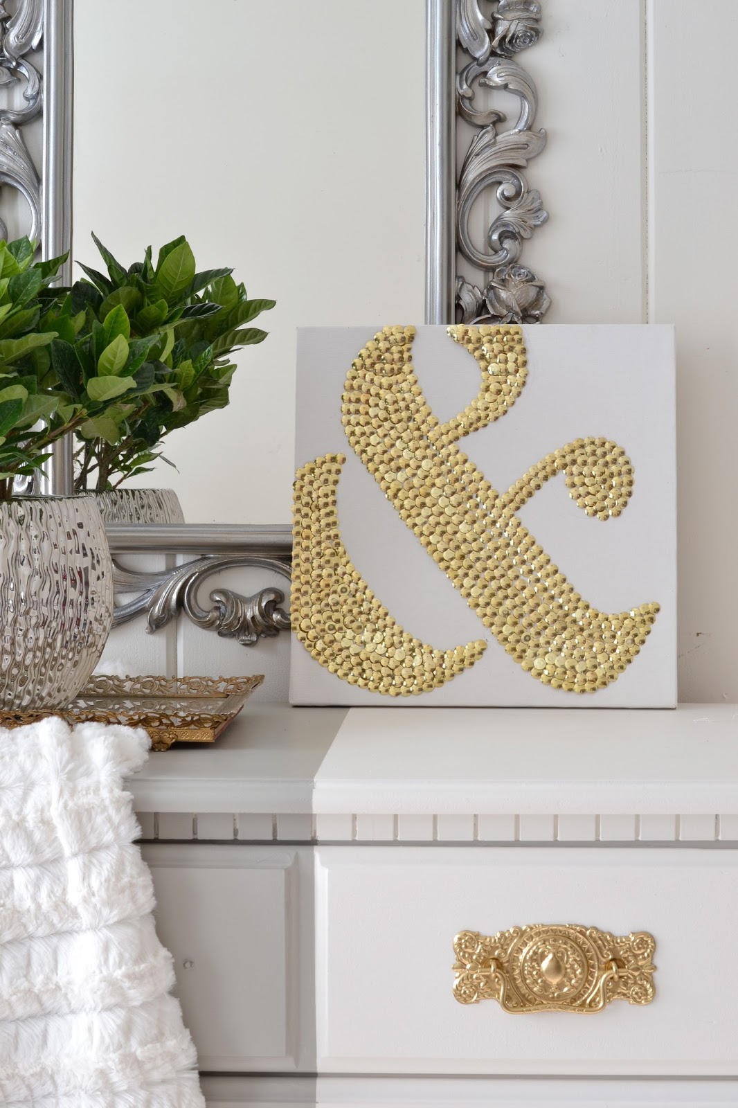 How to make DIY ampersand art using thumbtacks! LOVE this!