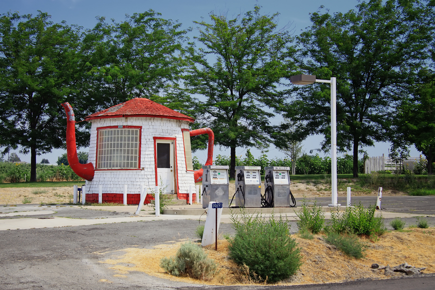 Loving Washington State Teapot Dome Service Station in Zillah, WA