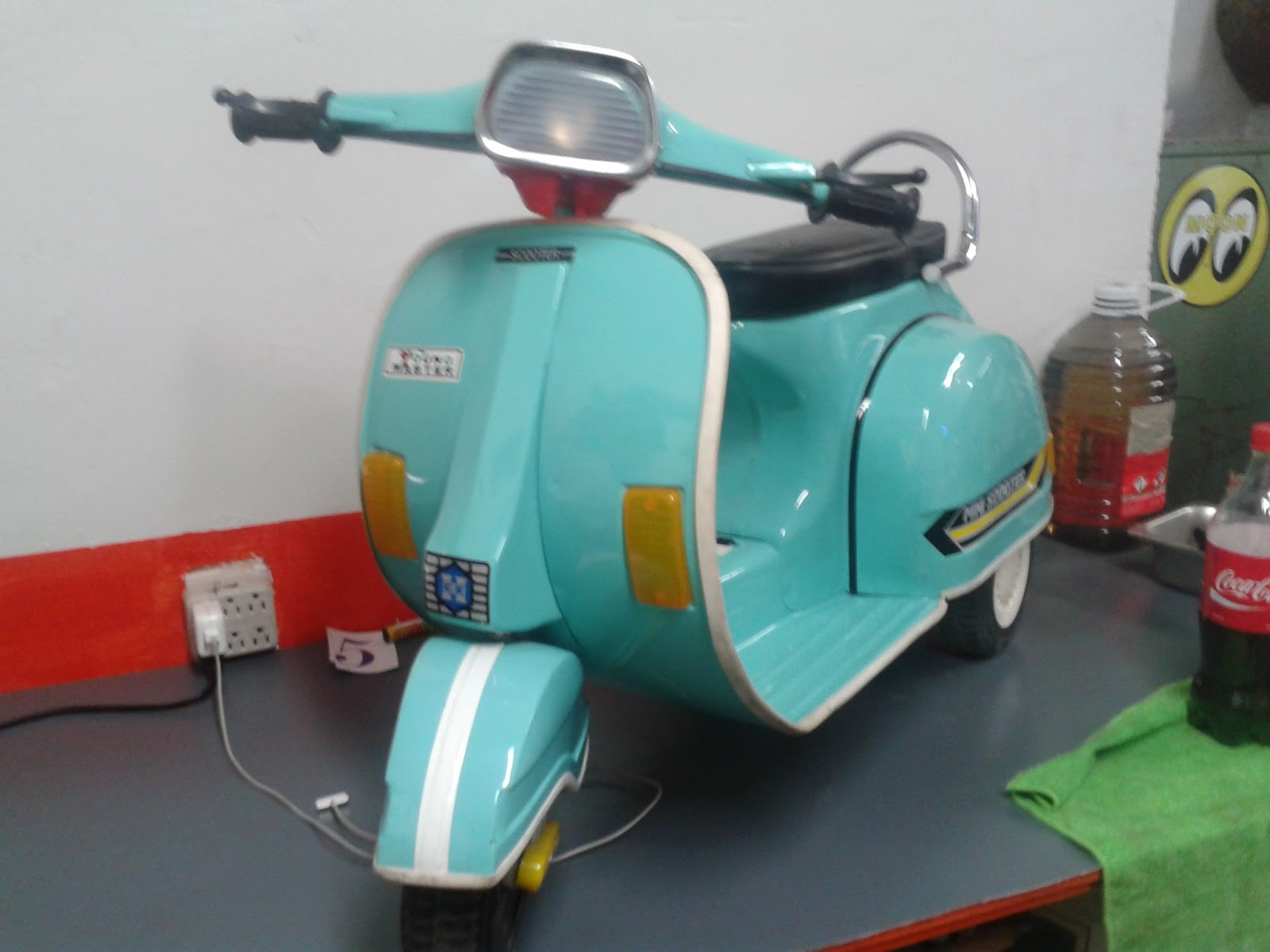 vespa electrica juguete