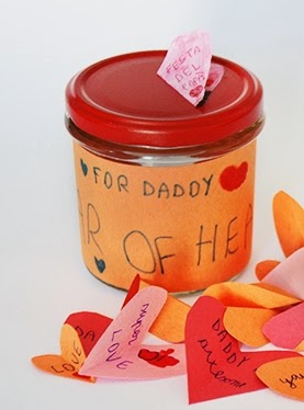http://www.cucicucicoo.com/2014/03/jar-hearts-special-daddies-diy-fathers-day-gift/