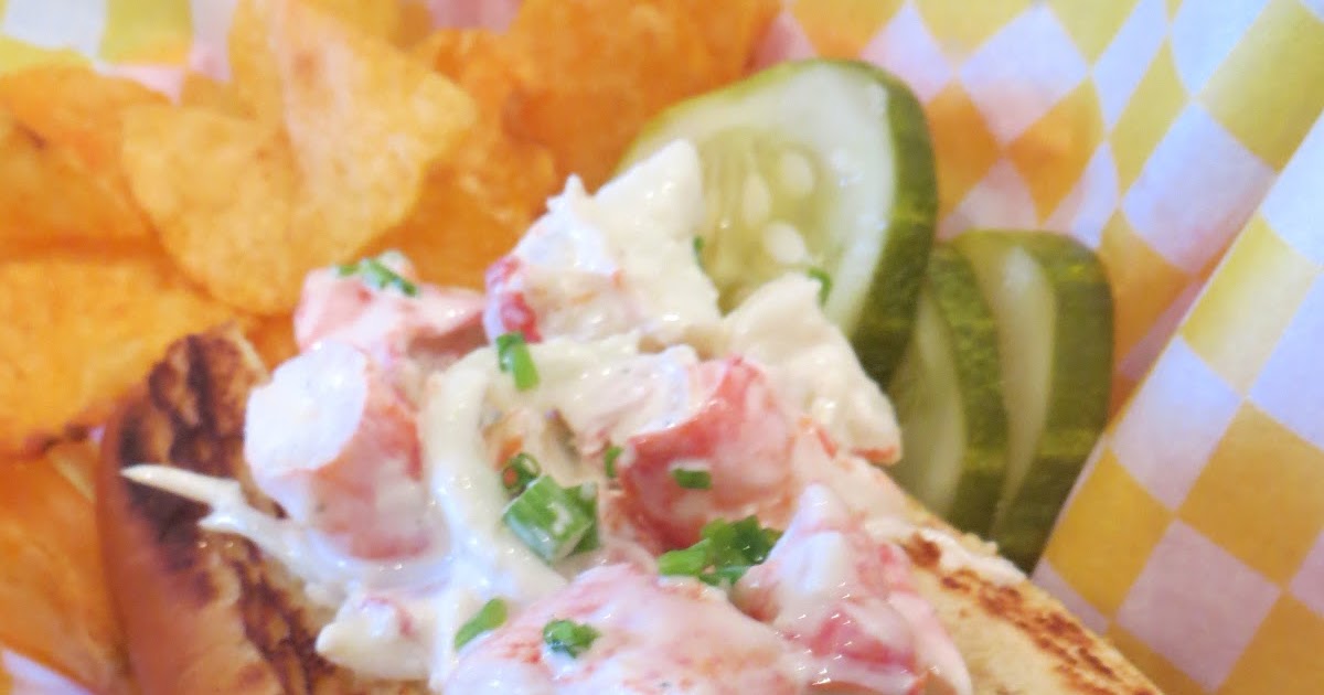 gastronomic nomad A New AllAmerican Eat Lobster Roll Hot Dog