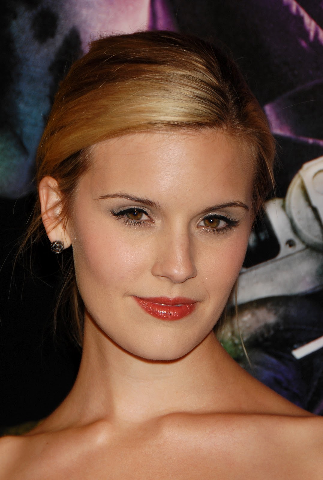 Hollywood Celebrities: Maggie Grace Photos