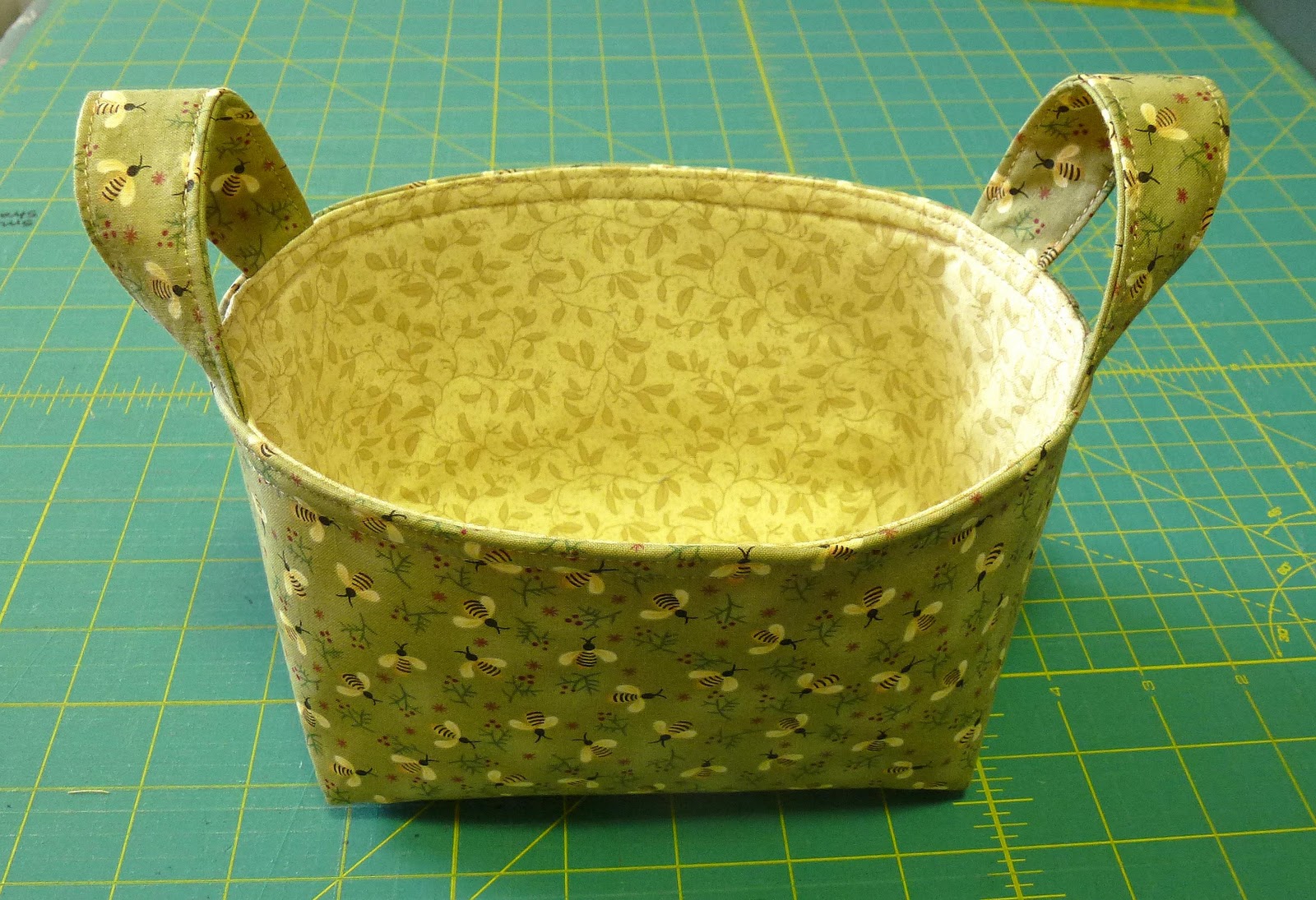 Leslie's Art and Sew Fabric Basket Tutorial