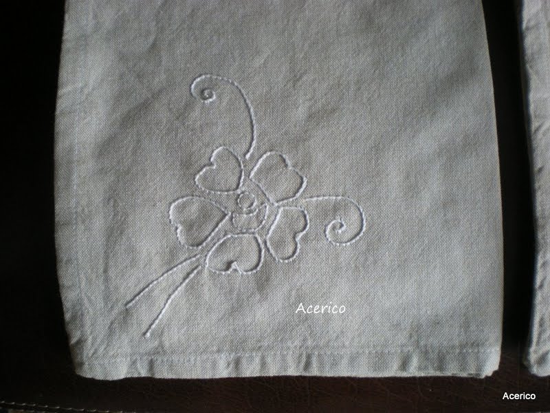 Acerico: Servilletas bordadas