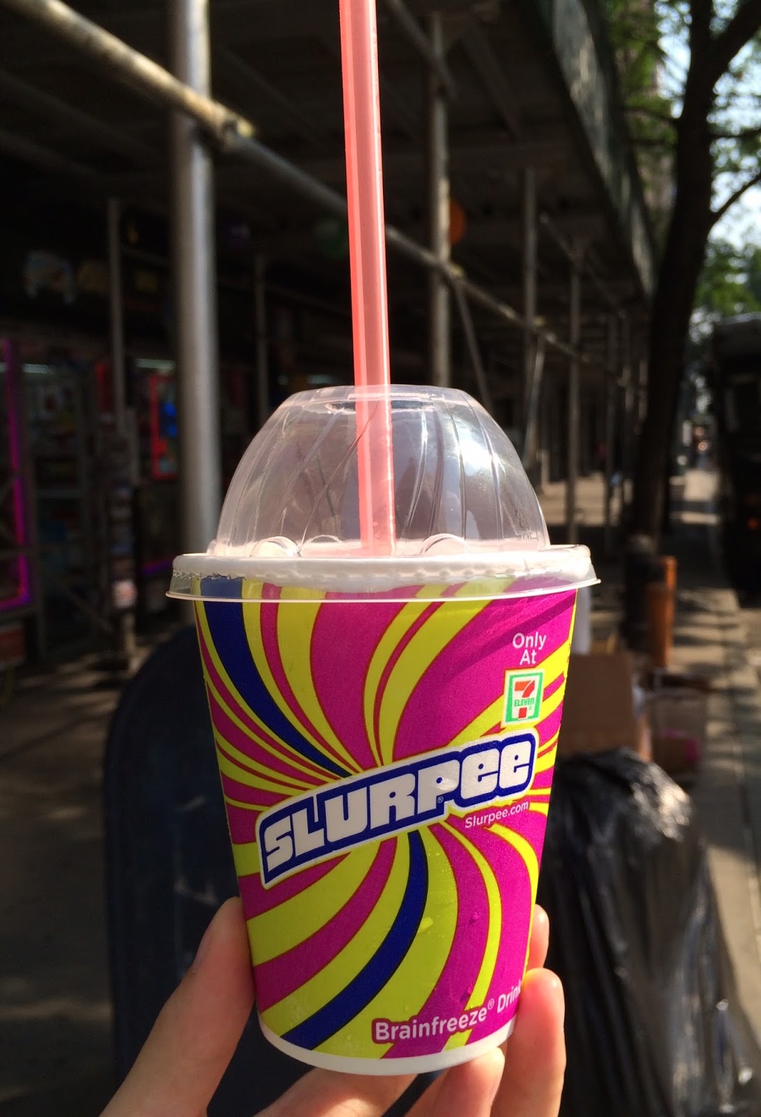 Sour Patch Watermelon Flavored Slurpee From SevenEleven / セブンイレブンのサワー