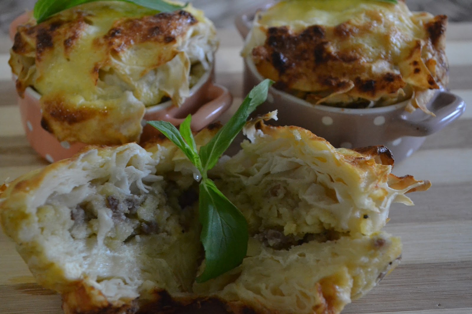 ANNEMİNELİ PASTIRMALI, KIYMALI , PATATESLİ MUFFİN BÖREK