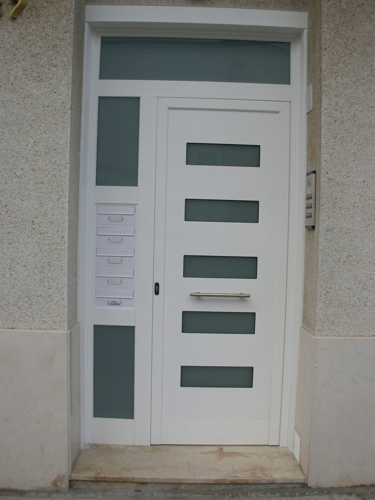 Puertas de comunidad Metalistería Hnos. Salinas S.L.