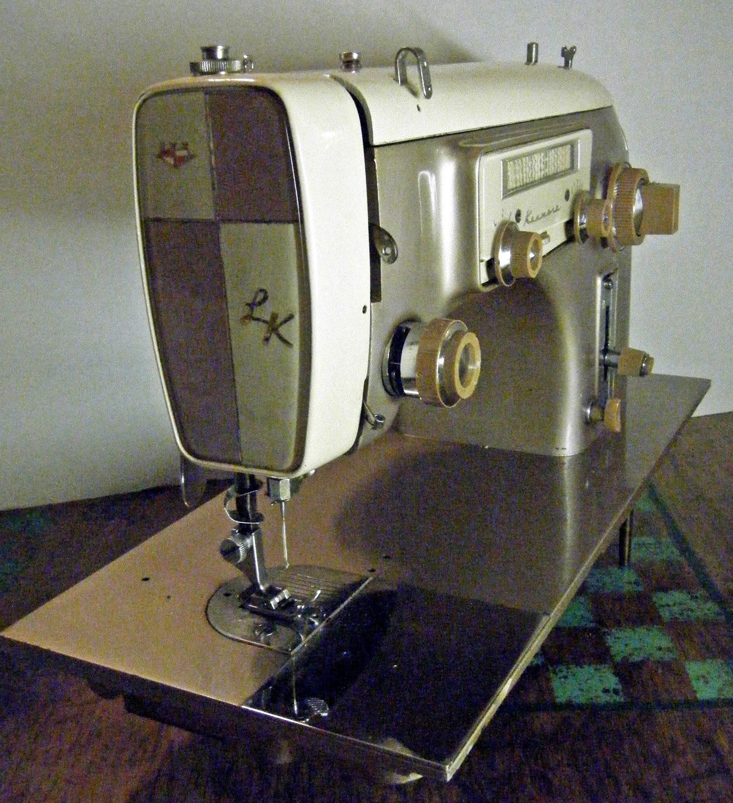 DragonPoodle Studio Lady Kenmore 89, a Pfaff 280 in disguise