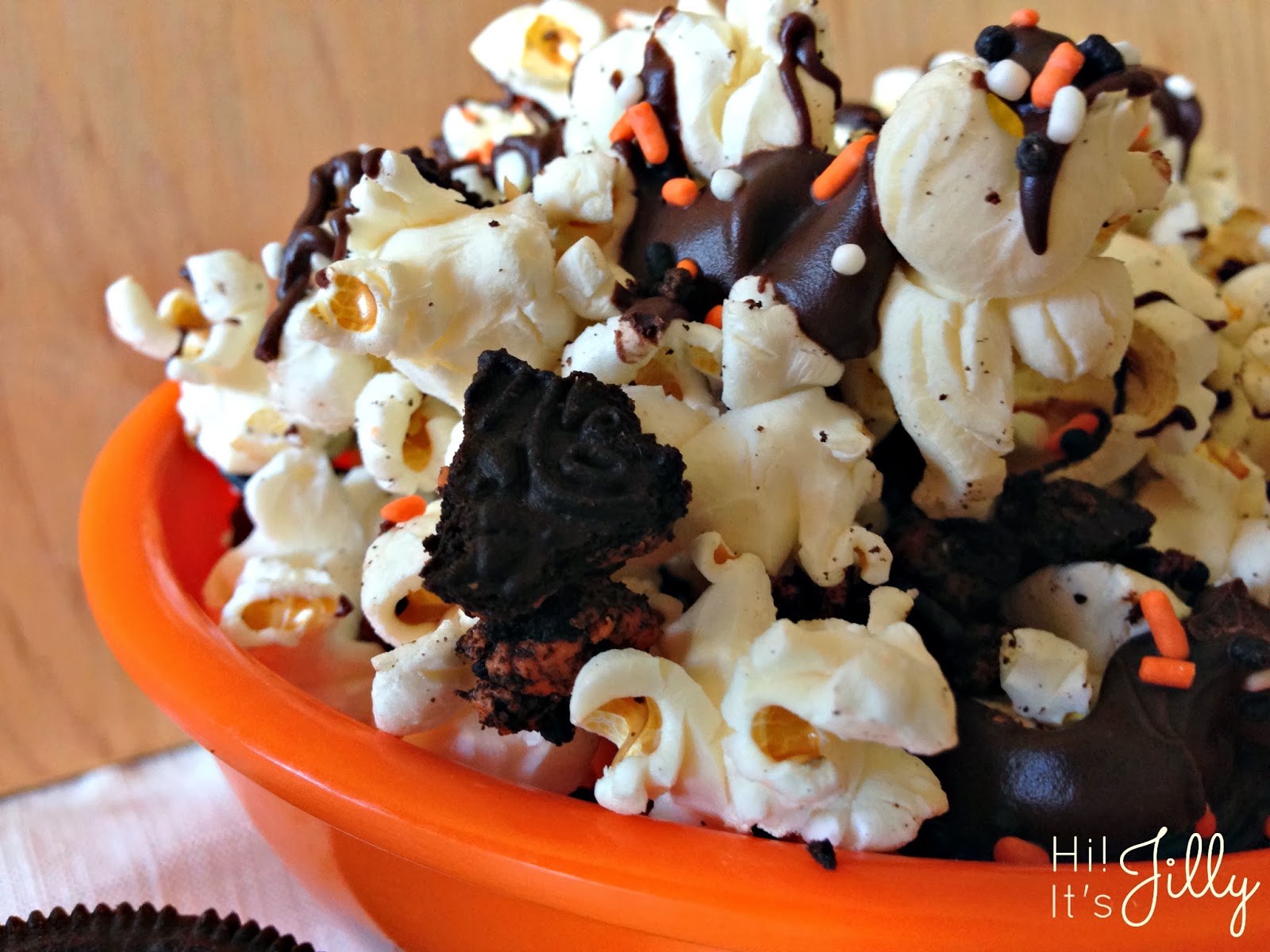Hi! It�s Jilly. Chocolate Drizzled Halloween Oreo Popcorn
