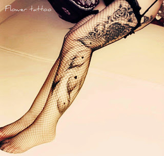 sexy flower feather tattoo on the leg