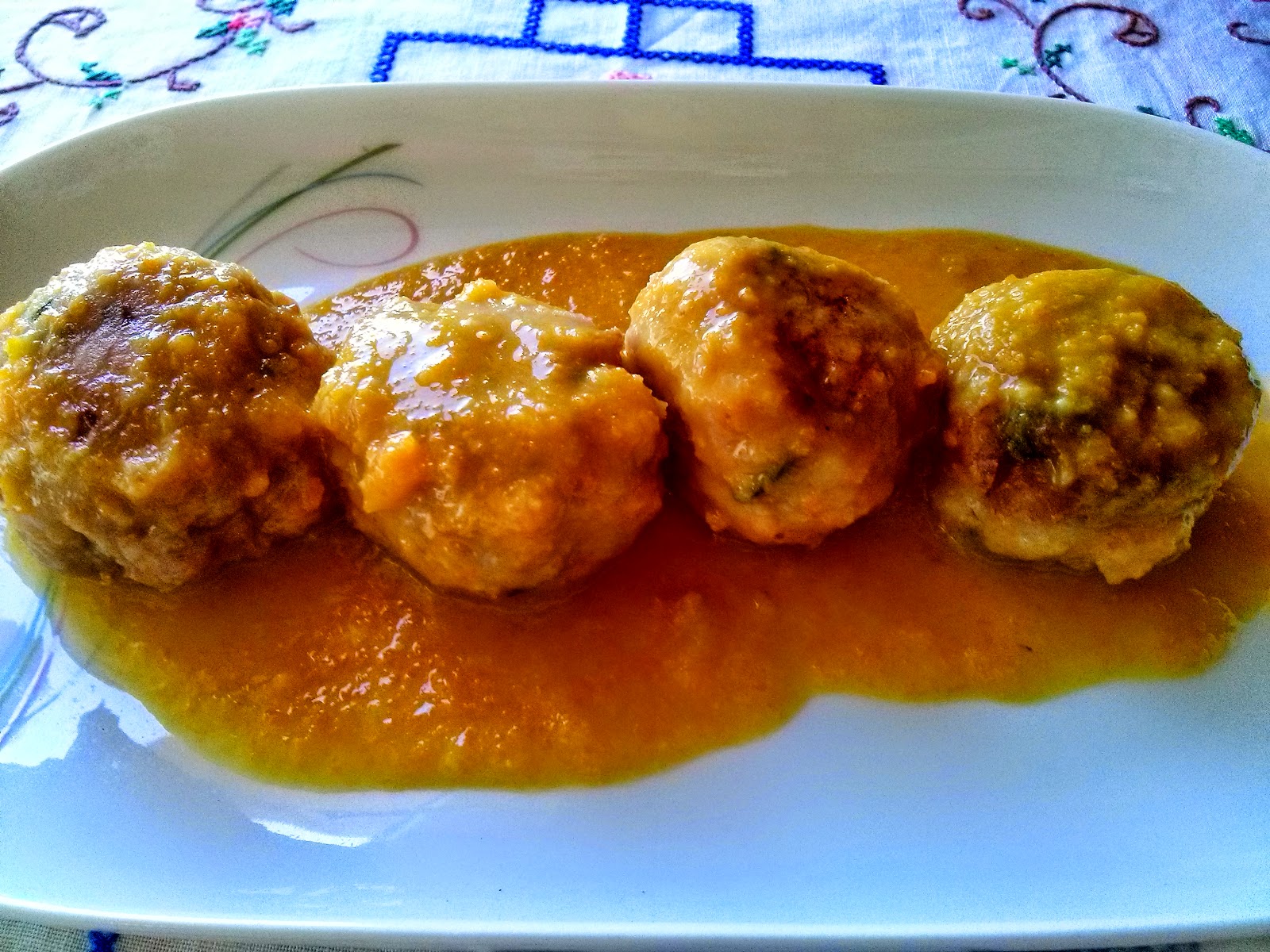 Albóndigas De Atún En Salsa.
