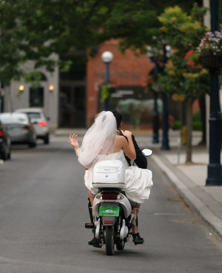 BRIDE CHIC THE BRIDE ON A SCOOTER