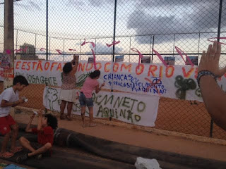 Manifestação, arte, musica e bafafá com a PM Manifestação, arte, musica e bafafá com a PM