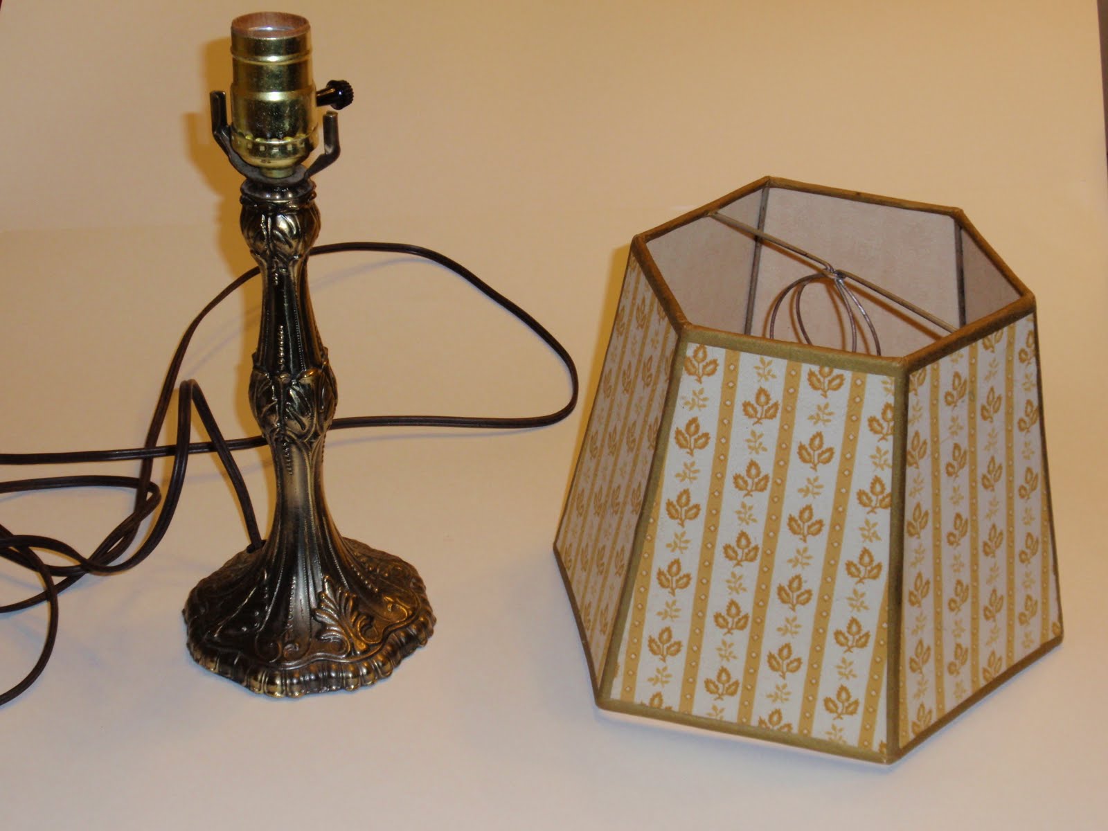 Diary of a Crafty Lady Lamp Shade Bow Holder