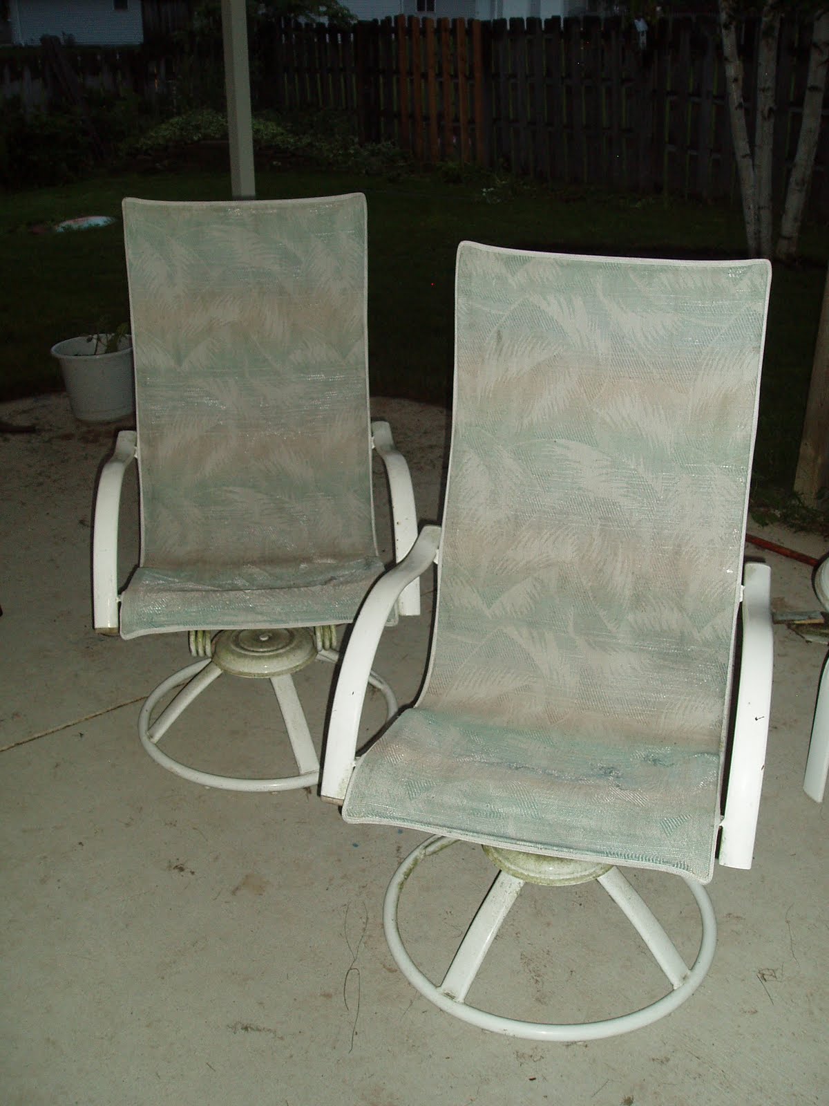 Sew What's Happening? Recovering lawn chairs (Part 1)