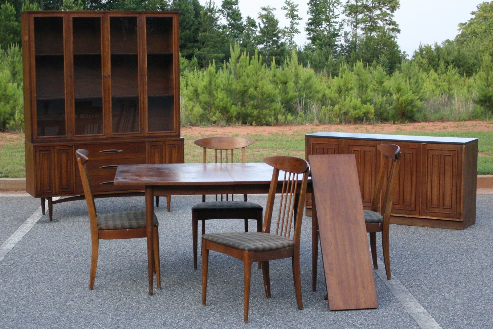 China Cabinet Credenza Bar Dining table chairs broyhill sculptra