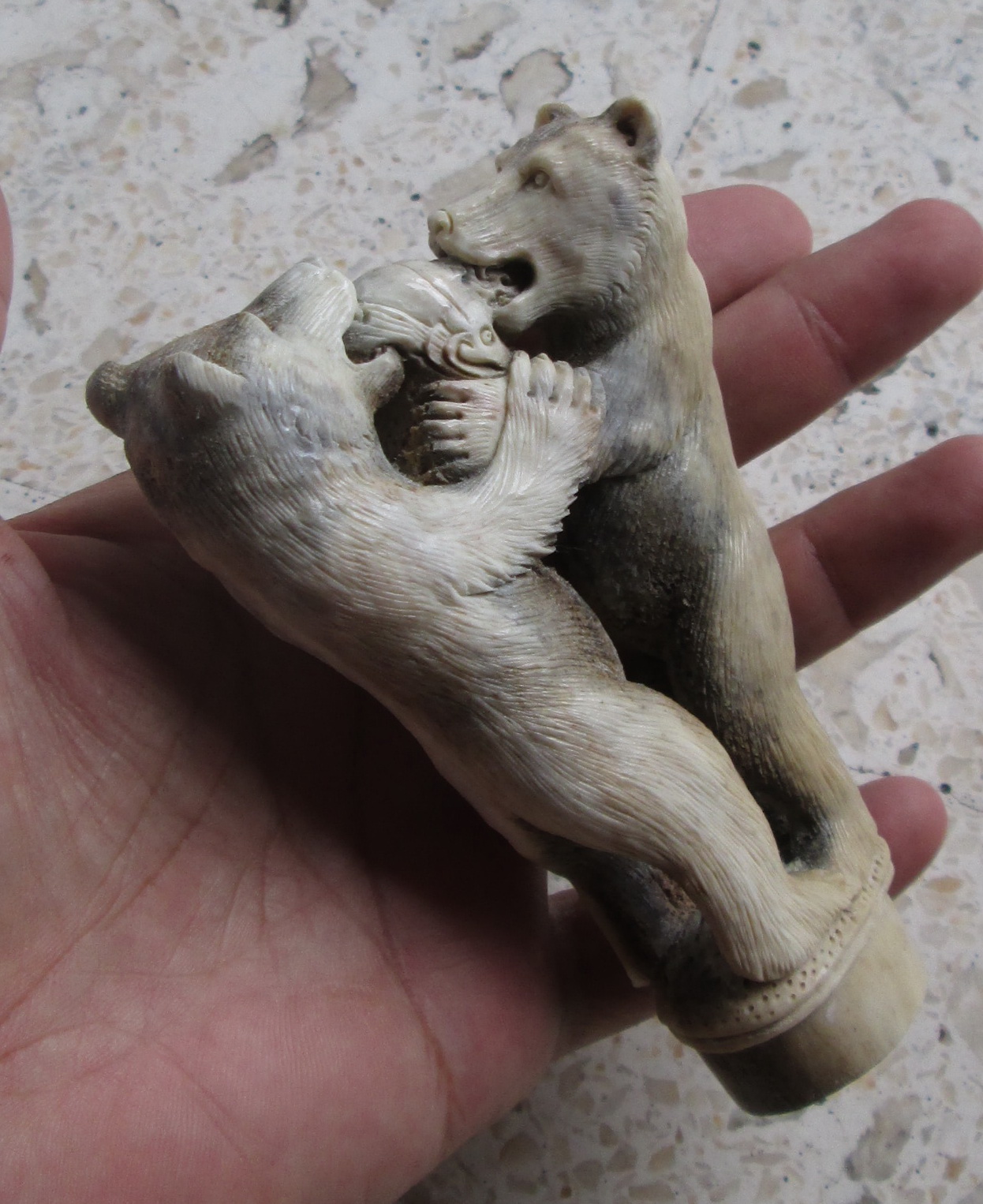 Salmon Fighting Bear Handle Carving Salmon Fighting Bear Handle Carving