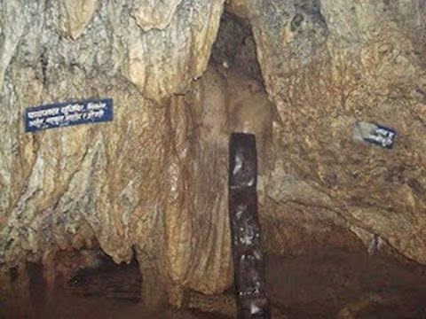 पर्बत स्थित प्रसिद्द गुप्तेस्वर गुफा