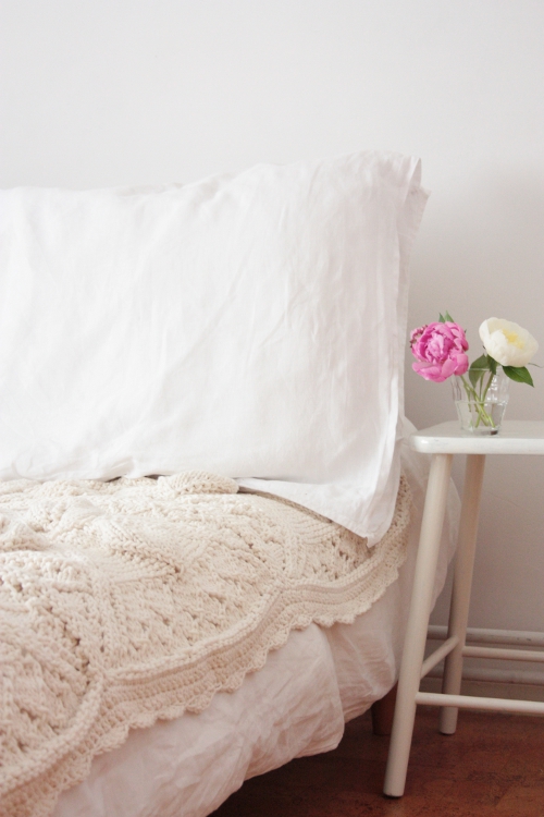 Needlework inspiration Leaf & lace throw finished