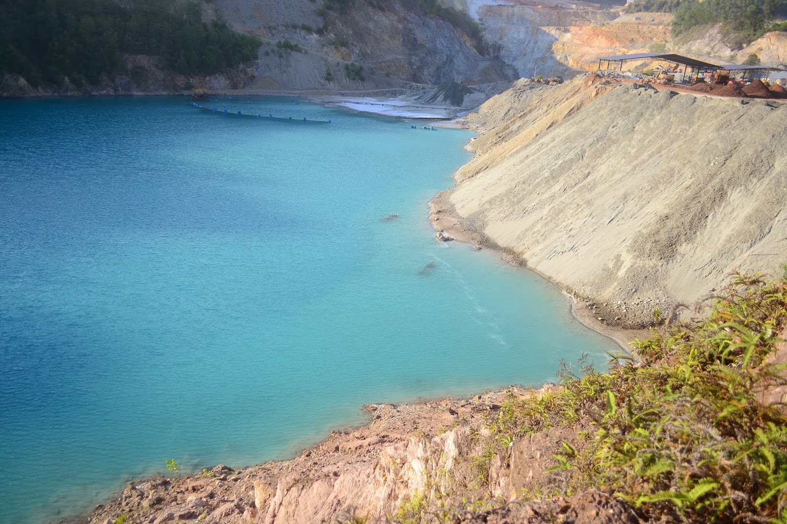 TASIK KUARI: BIRU CANTIK, NAMUN DALAM &#038; BAHAYA