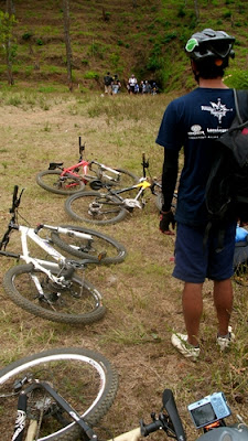 Peserta FPN sedang menuju Goa Jepang.