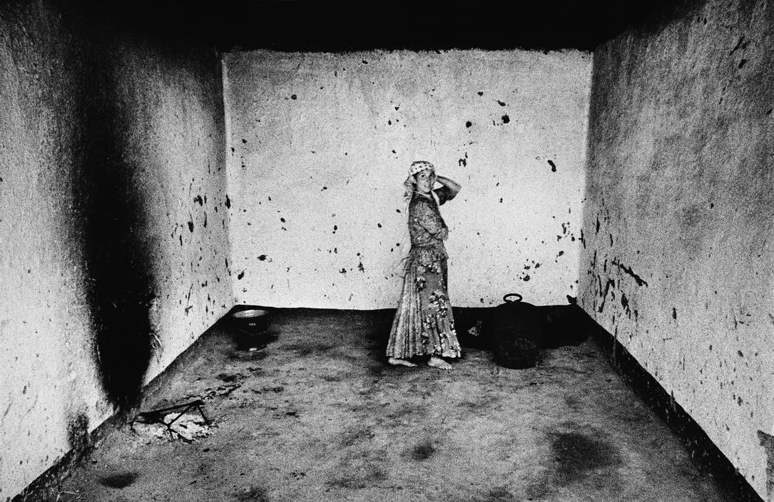 20 Black And White Photographs Of Gypsies From Between The