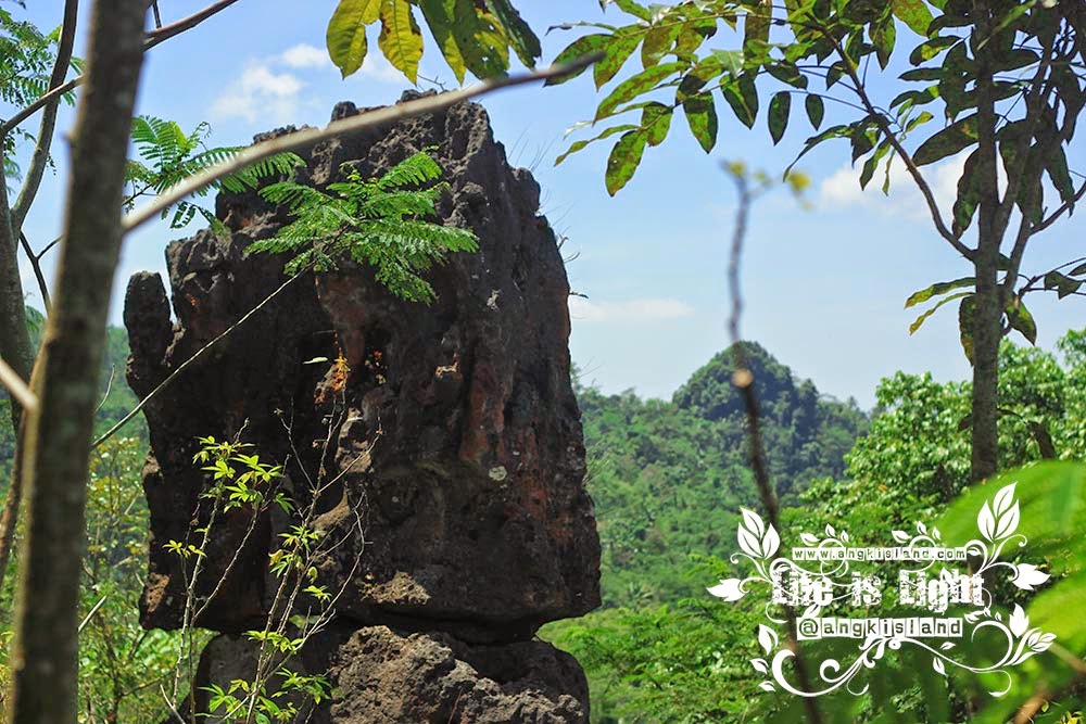 Watu blencong Penyangga Gunung Watu Blencong KulonProgo