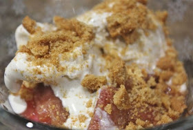 Rhubarb, ginger & orange - biscuit crumble Rhubarb, ginger and orange crumble
