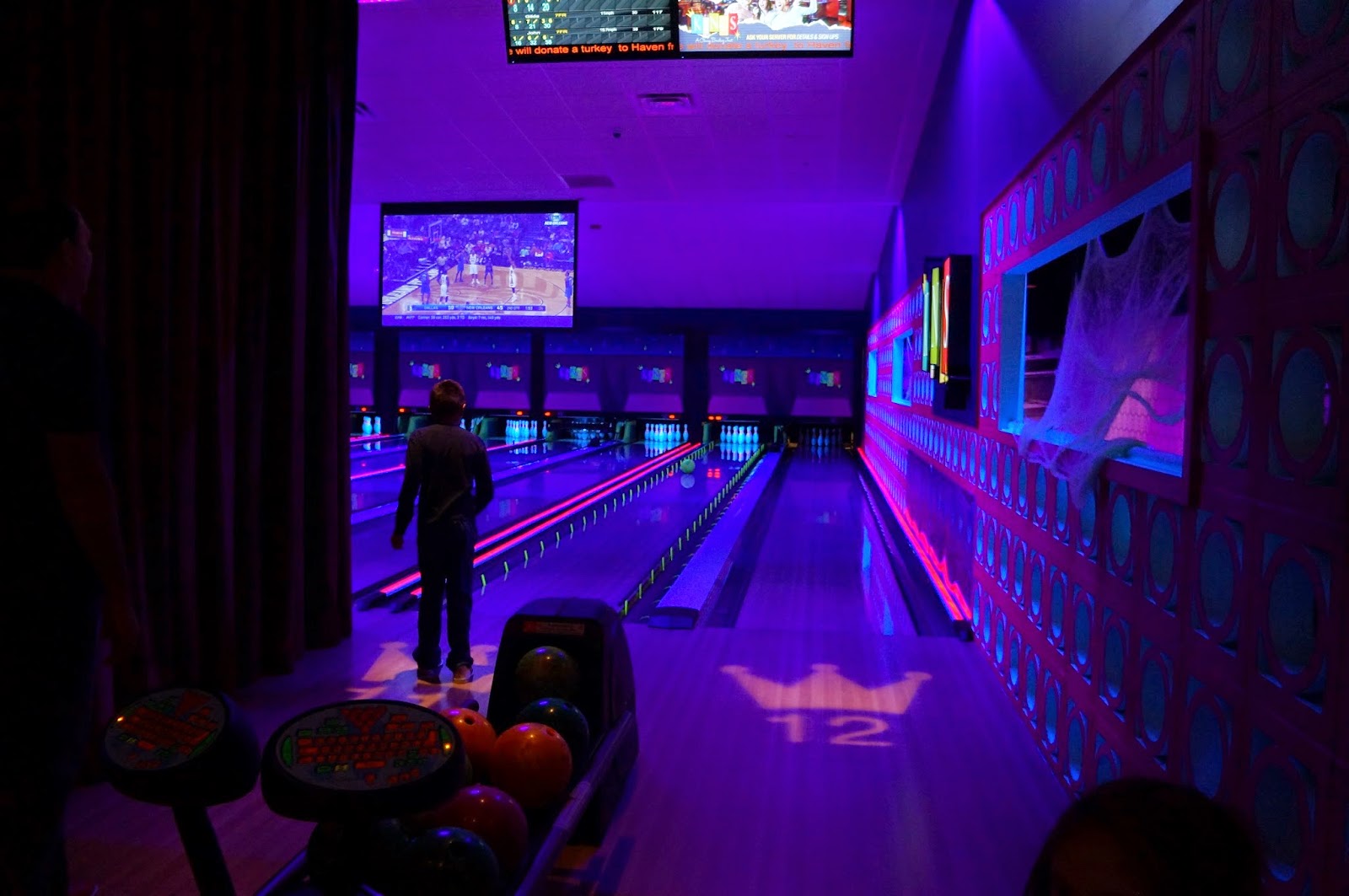 Evan and Lauren's Cool Blog 11/1/14 Family Fun at Kings Bowl in