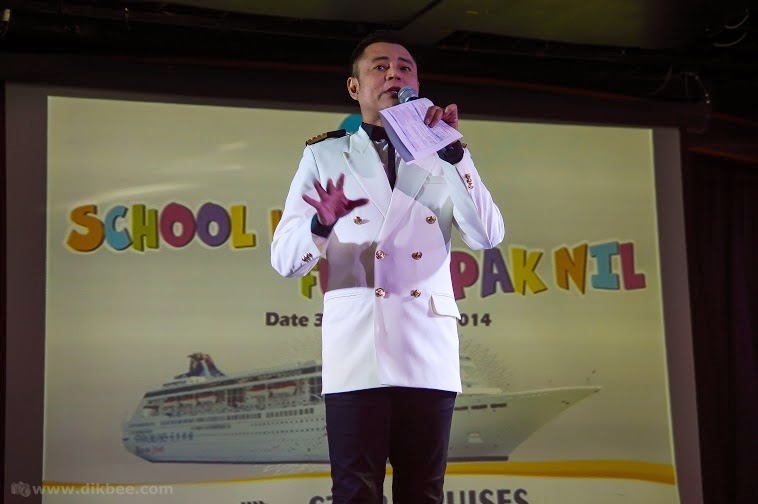 Pak Nil memberi penerangan ringkas program Kemeriahan Cuti Sekolah Bersama Pak Nil | Star Cruises Superstar Libra