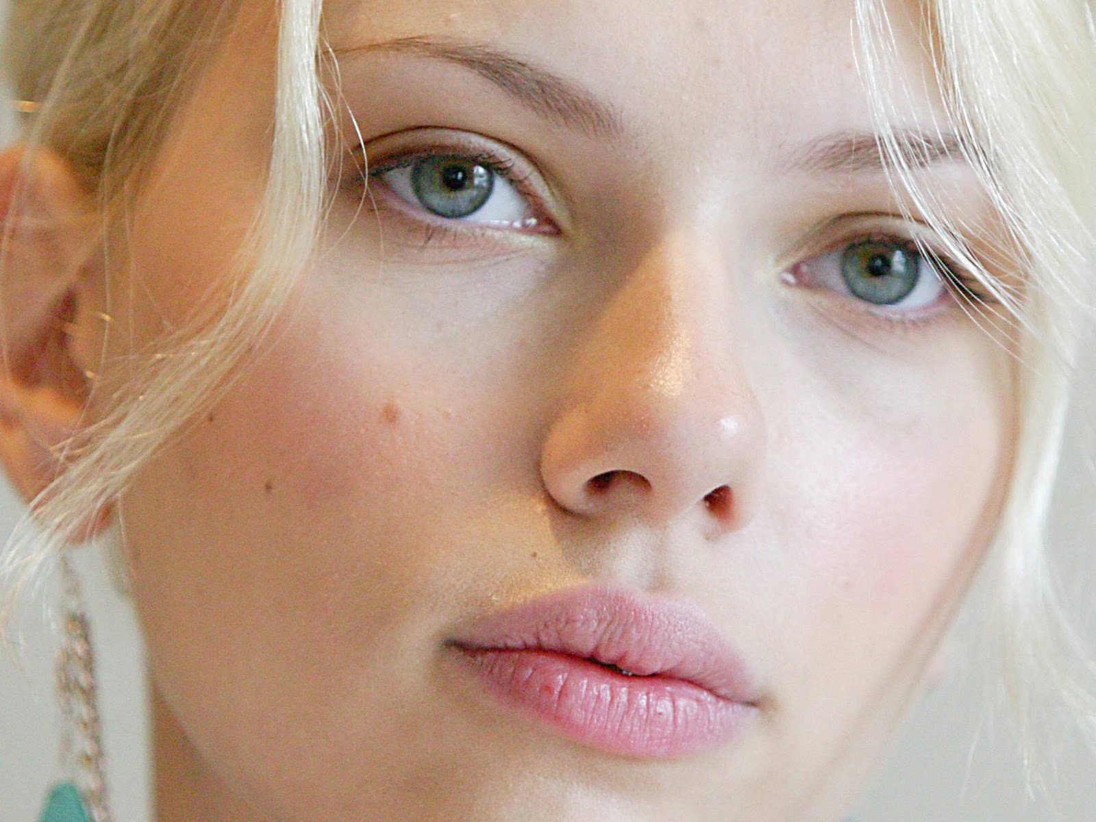 http://2.bp.blogspot.com/-PUEnzCBehMo/TqwPswEoqmI/AAAAAAAAIa0/-9DS3LdY9O0/s1600/Scarlett+Johansson+5.jpg